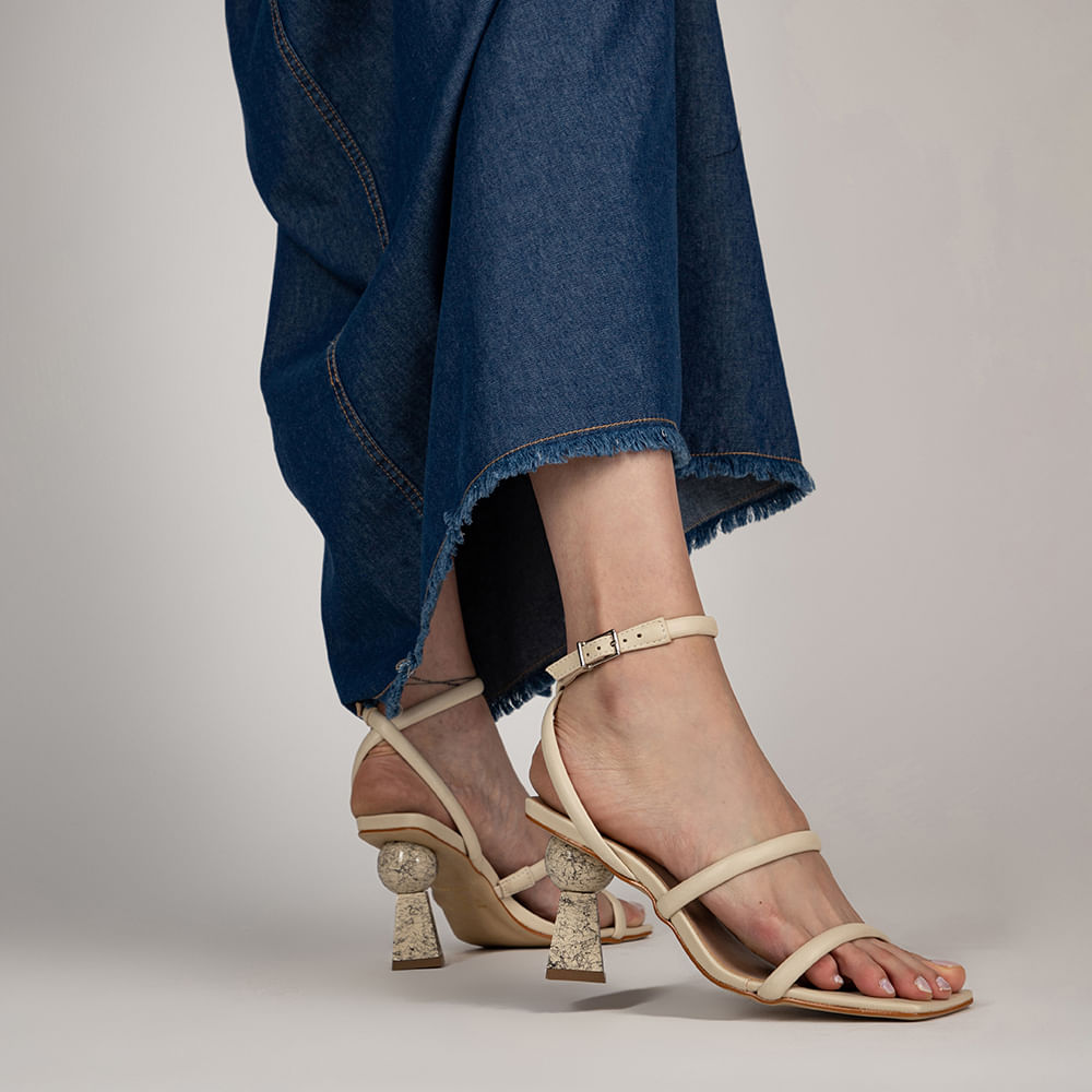 Sandália Feminina Salto Médio Esfera Offwhite