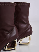 Bota Bico Fino Com Salto Geometrico Vazado Marrom