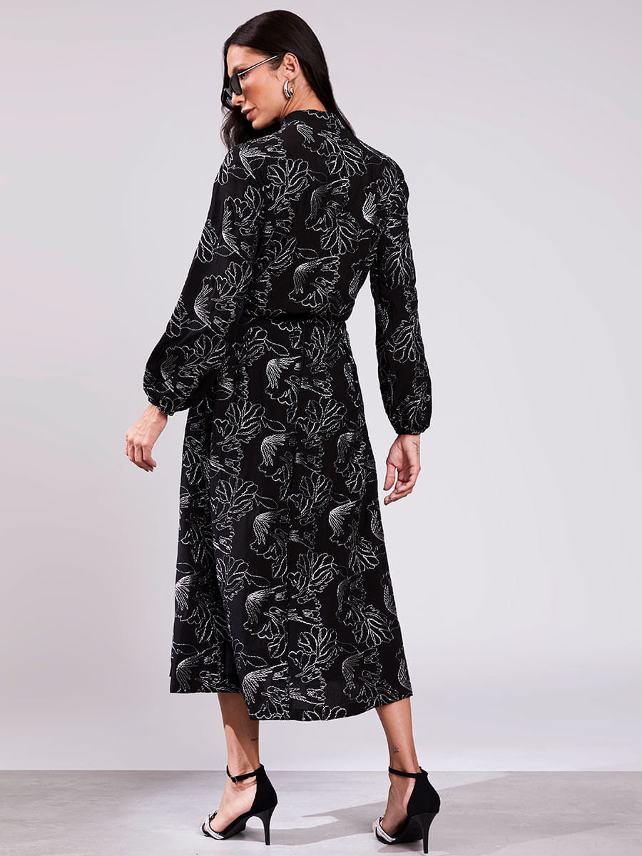 Saia Longa Bordada  Alto Relevo Fio Metálico Preto