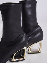 Bota Bico Fino Com Salto Geometrico Vazado Preto