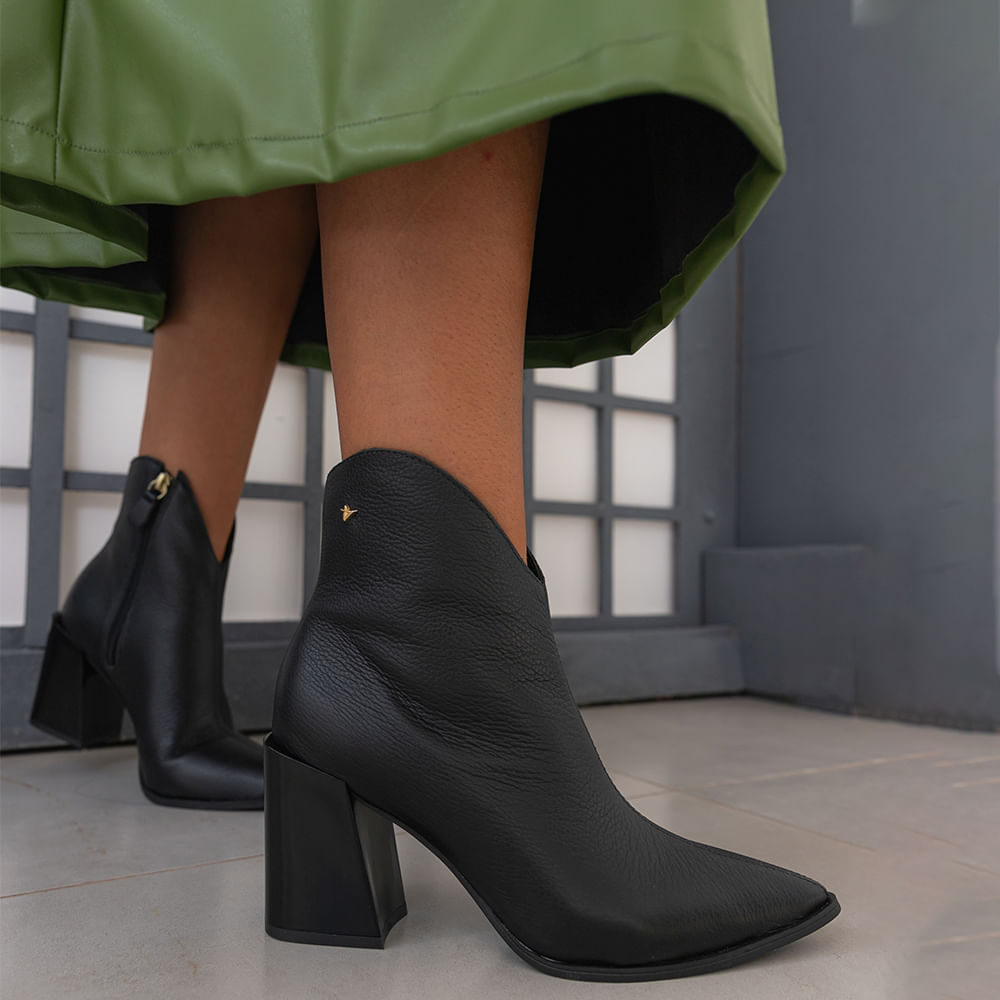 Bota Western Cano Curto Salto Bloco Preto