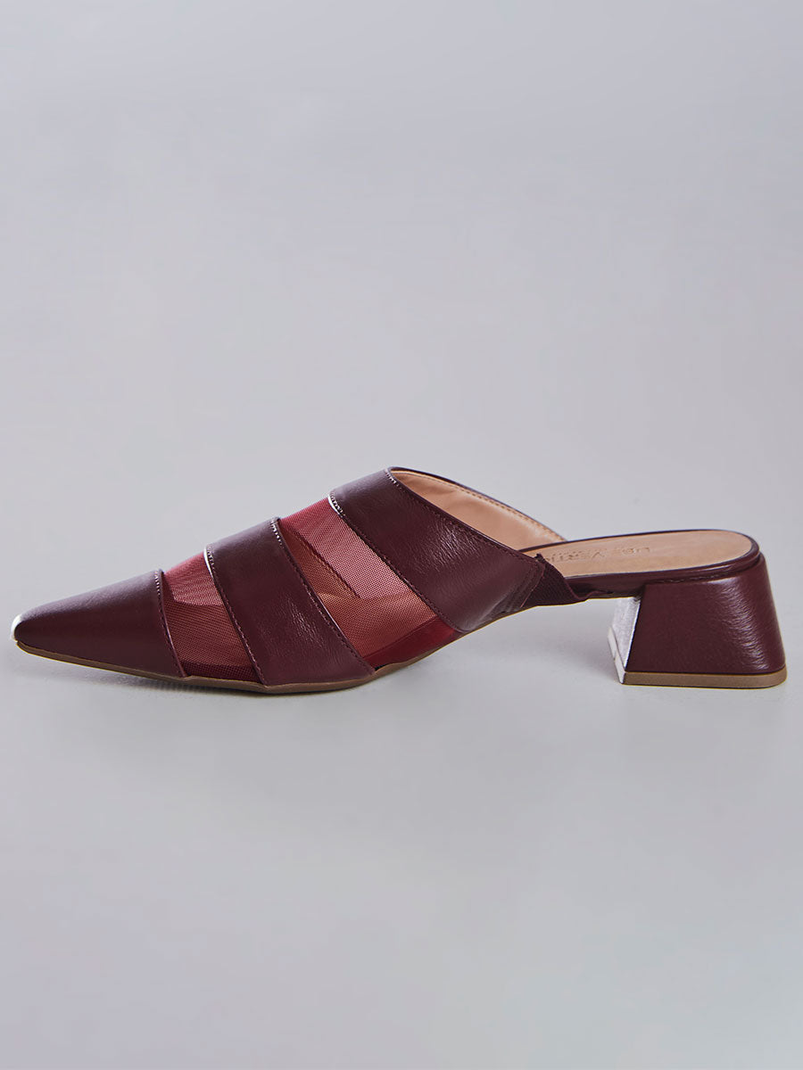 Mule Bico Fino com Tiras Marsala