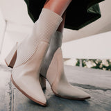 Bota Meia Salto Bloco Bico Fino Natural