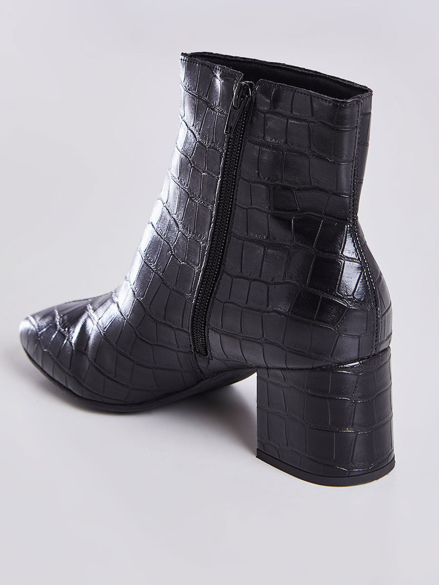 Bota Cano Curto Feminina Couro Croco Preto