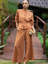 Conjunto Laise Calça e Camisa Mocha Mousse