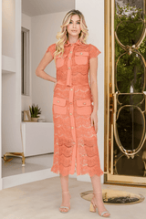 Camisa de Renda com Bolsos Coral 