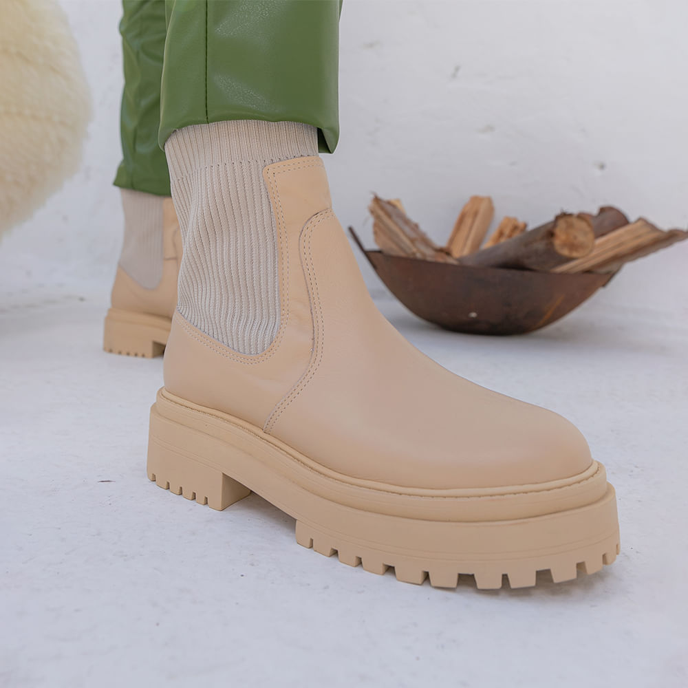 Bota Coturno Tratorada Cano Médio Offwhite