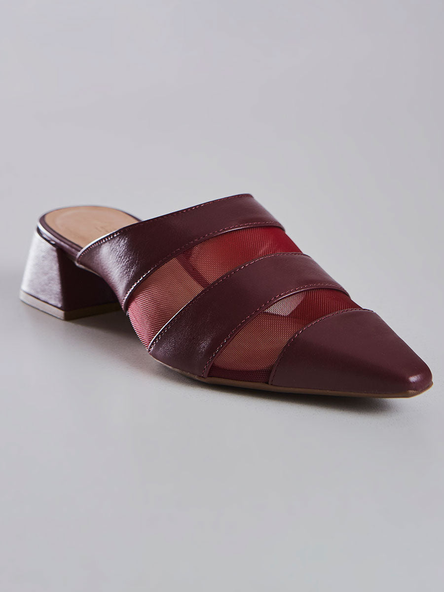 Mule Bico Fino com Tiras Marsala