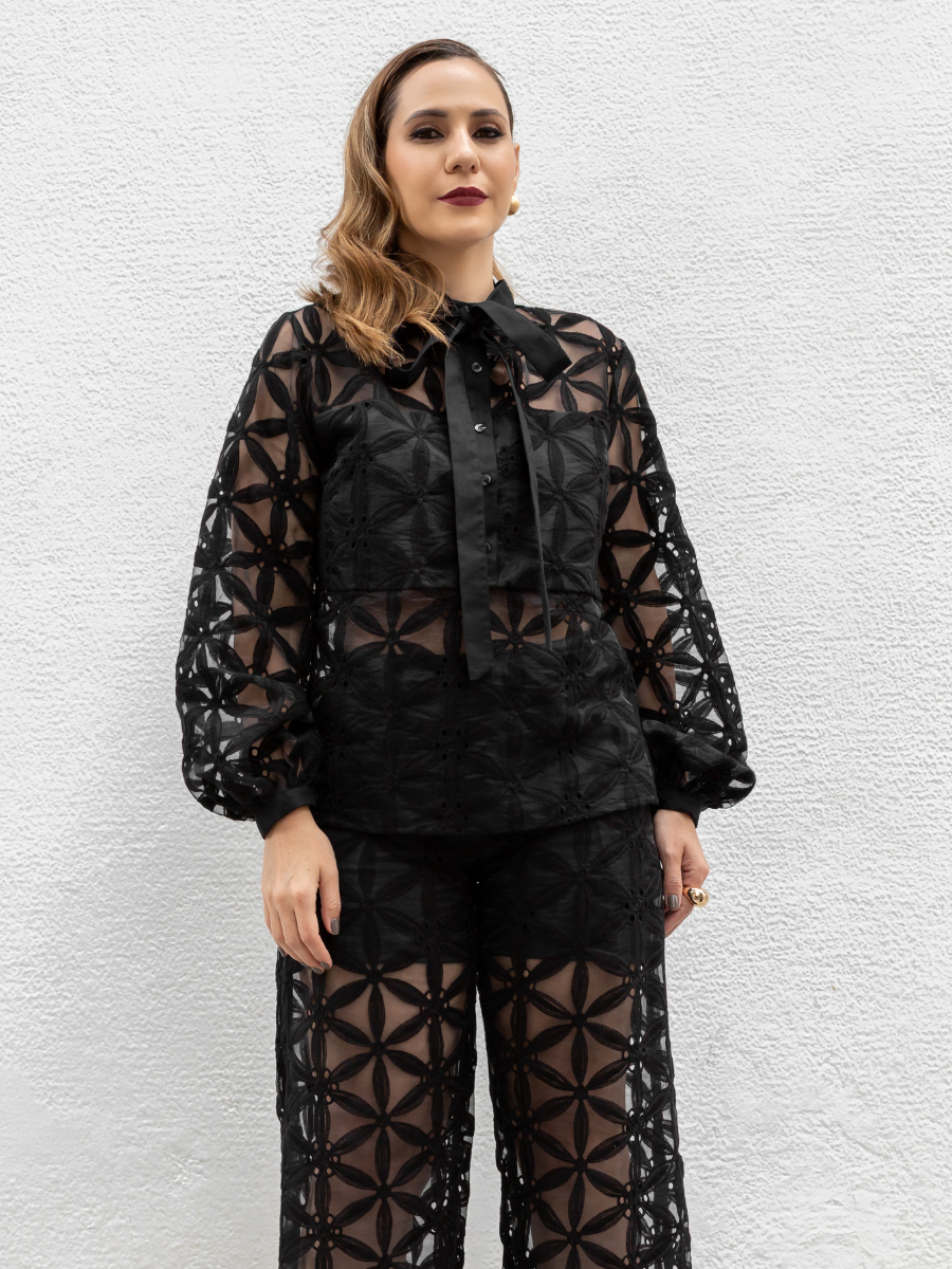Blusa Manga Langa Bordada Preta